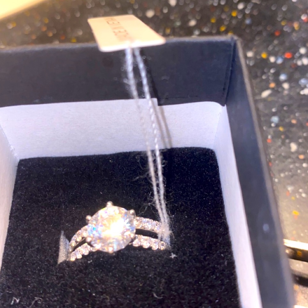 Ring - Picture 3 of 4